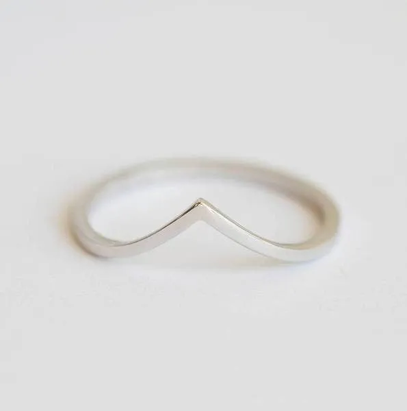 Thin Chevron V-Shaped Nesting Band