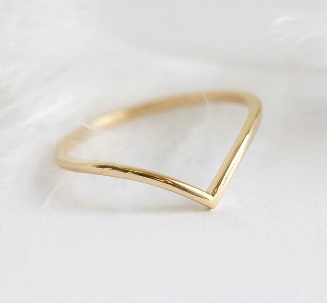 Thin Chevron V-Shaped Nesting Band