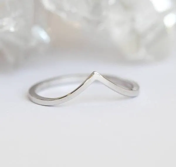 Thin Chevron V-Shaped Nesting Band