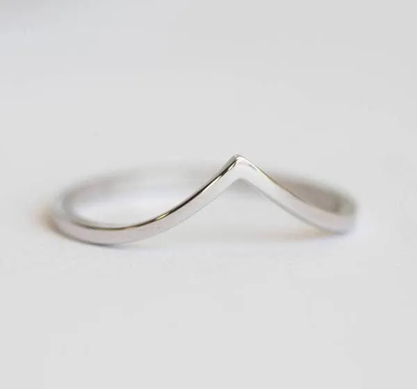 Thin Chevron V-Shaped Nesting Band